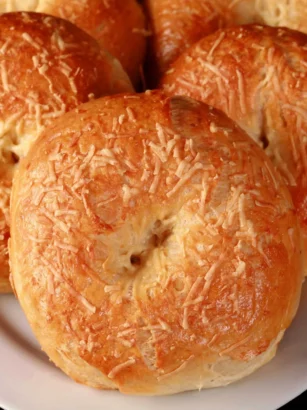 Roasted Garlic Italian Sourdough Bagels Recipe