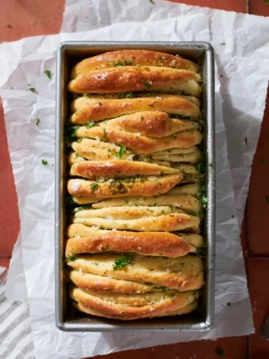 Spinach Artichoke Pull-Apart Bread