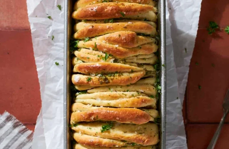 Spinach Artichoke Pull-Apart Bread