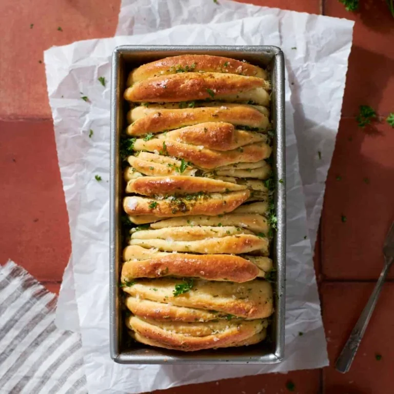 Spinach Artichoke Pull-Apart Bread