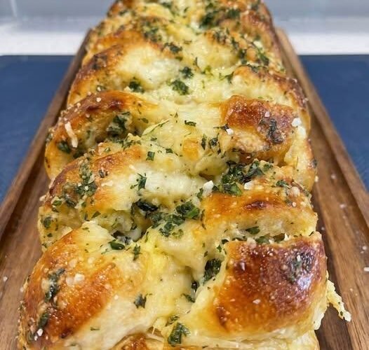 Sourdough Discard Garlic Pull Apart Bread