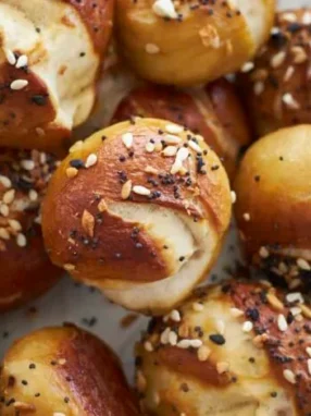 sourdough discard pretzel bites